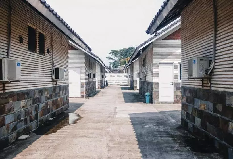 ホテル Reddoorz Near Sirkuit Sentul