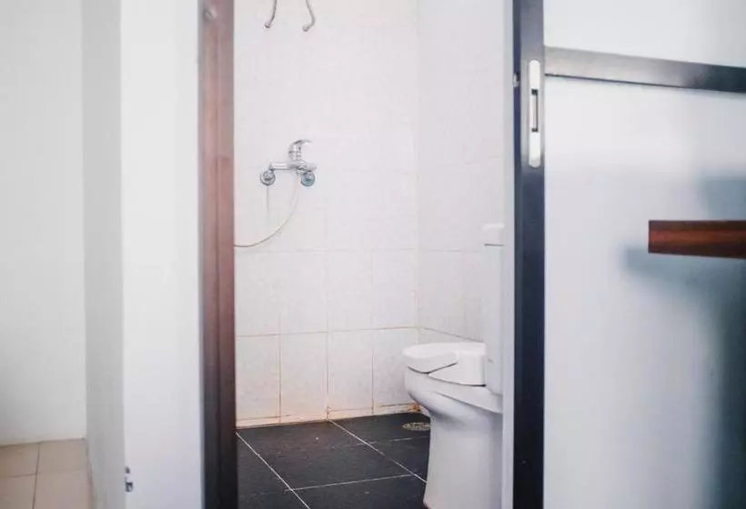 ホテル Reddoorz Near Sirkuit Sentul