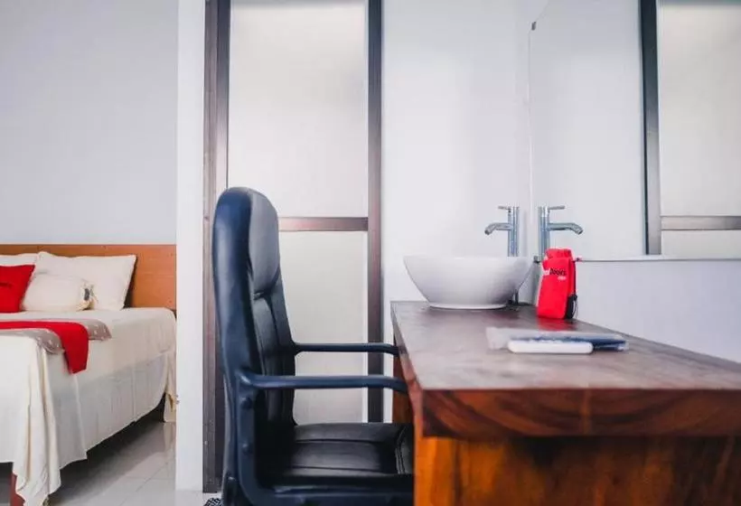 ホテル Reddoorz Near Sirkuit Sentul