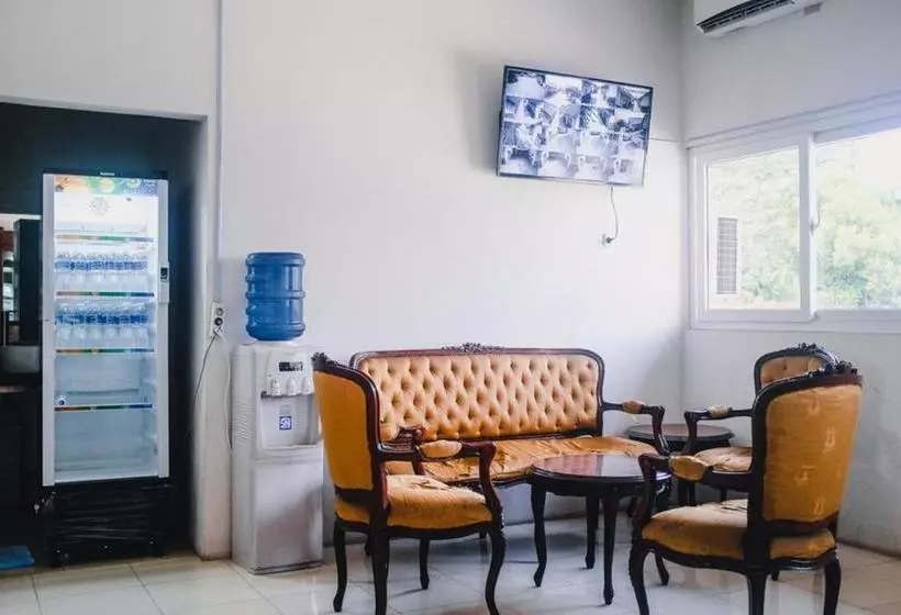 ホテル Reddoorz Near Sirkuit Sentul