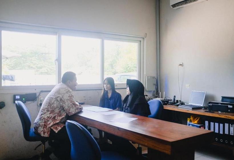 Hotel Reddoorz Near Sirkuit Sentul