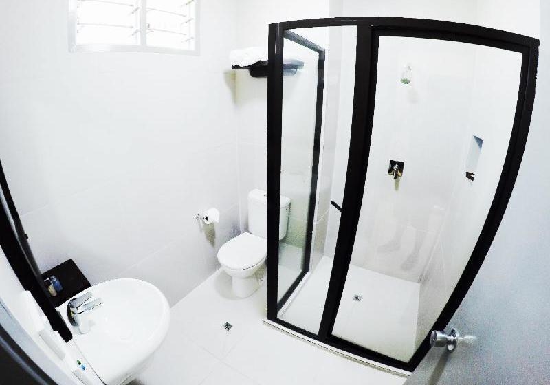 فندق Sandalwood Lodge