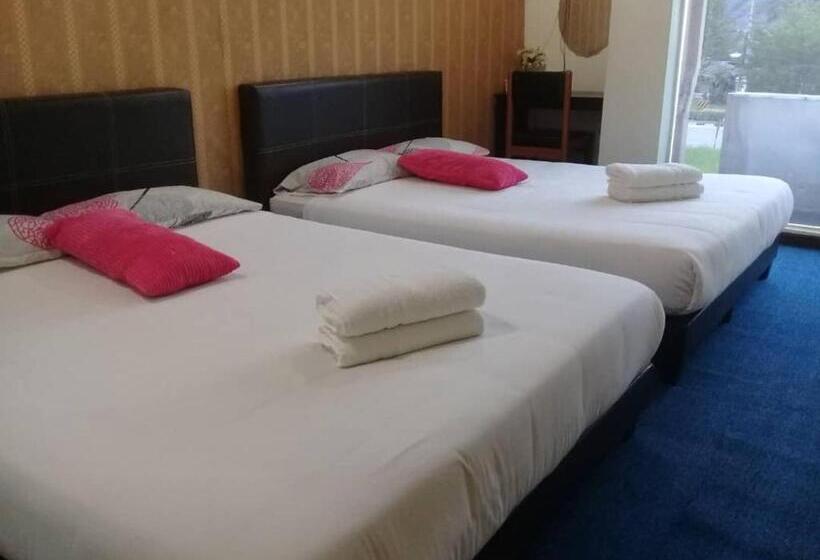 בית מלון כפרי Tropicanna Pulai Point