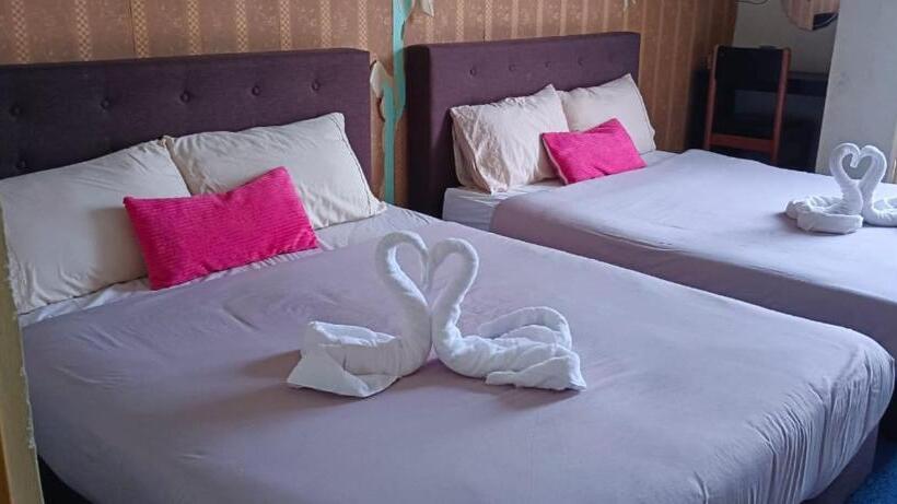 בית מלון כפרי Tropicanna Pulai Point