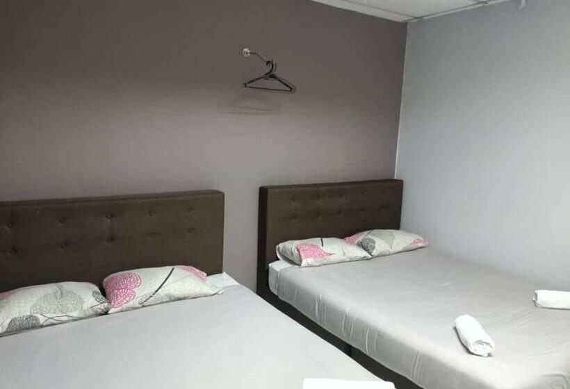 בית מלון כפרי Tropicanna Pulai Point