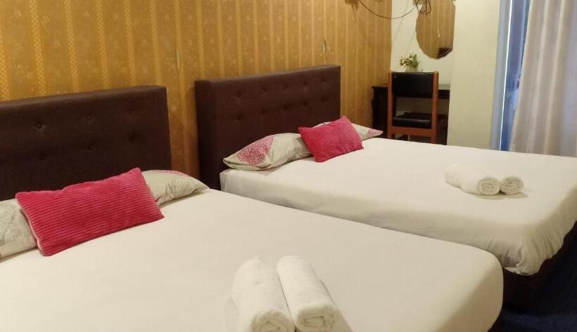 בית מלון כפרי Tropicanna Pulai Point