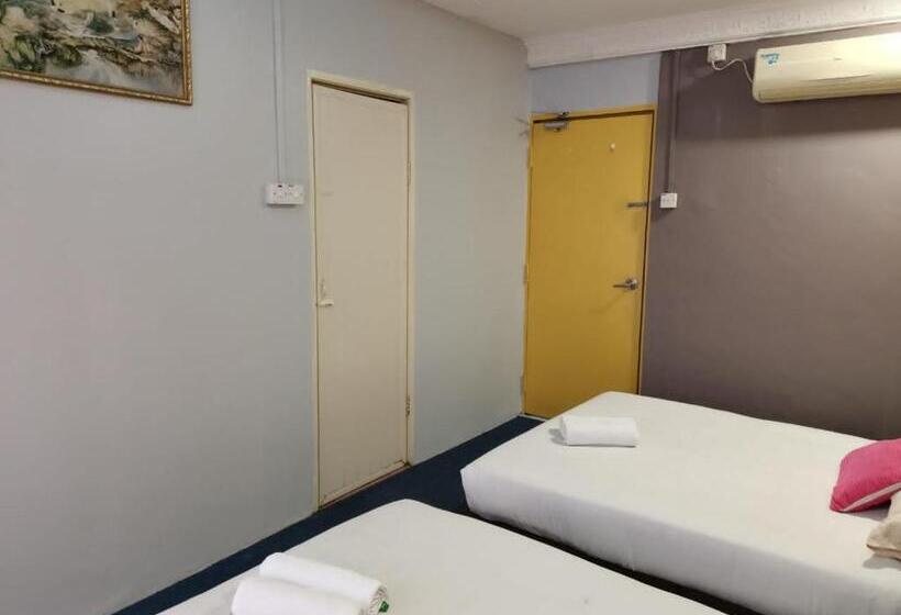 בית מלון כפרי Tropicanna Pulai Point