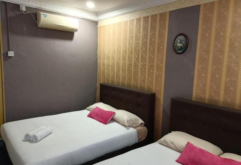 בית מלון כפרי Tropicanna Pulai Point