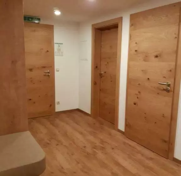 هتل Pension Thainerhof