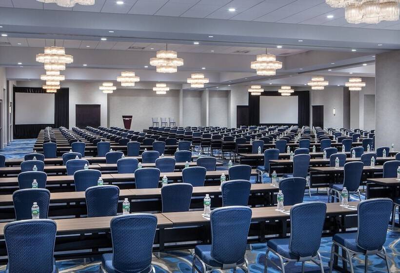 בית מלון כפרי Crowne Plaza Boston   Woburn, An Ihg