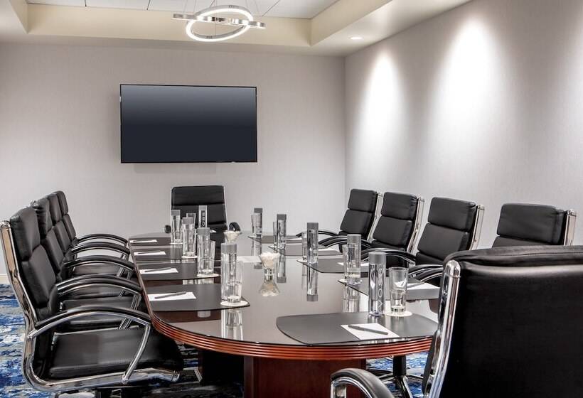 בית מלון כפרי Crowne Plaza Boston   Woburn, An Ihg