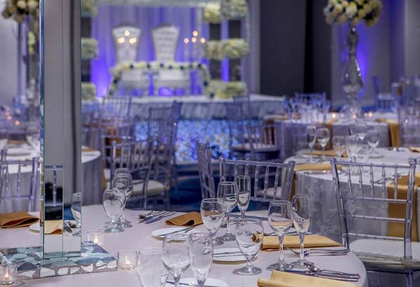 בית מלון כפרי Crowne Plaza Boston   Woburn, An Ihg