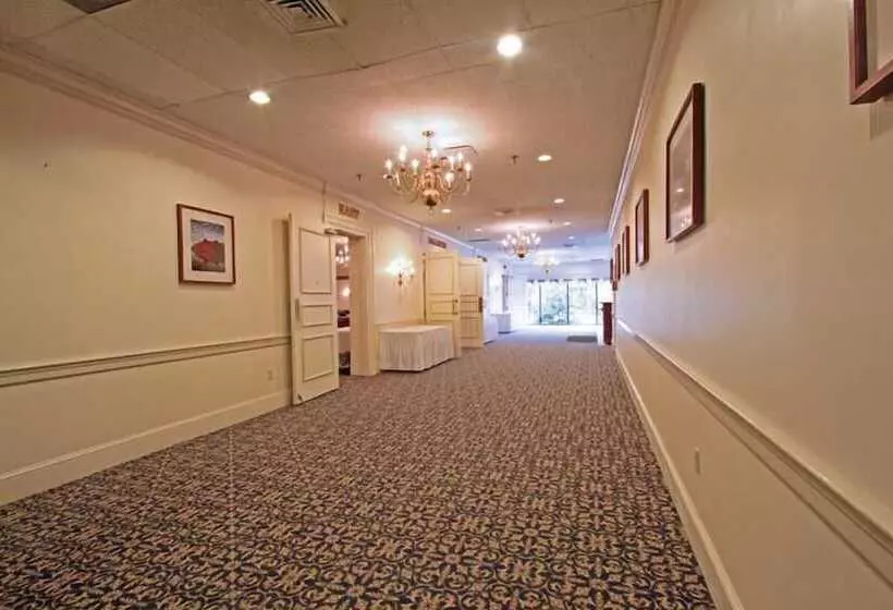 هتل Fireside Inn & Suites West Lebanon