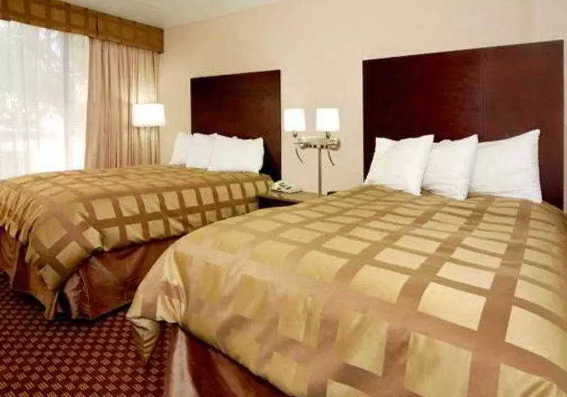 هتل Quality Inn & Suites
