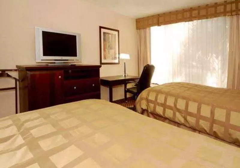 هتل Quality Inn & Suites