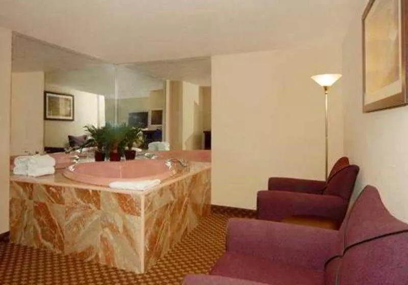 هتل Quality Inn & Suites