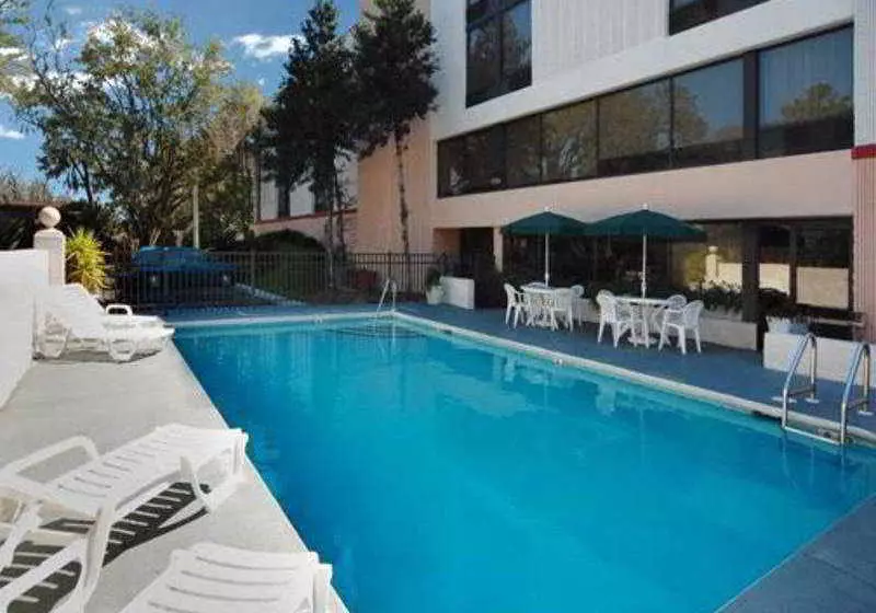 هتل Quality Inn & Suites