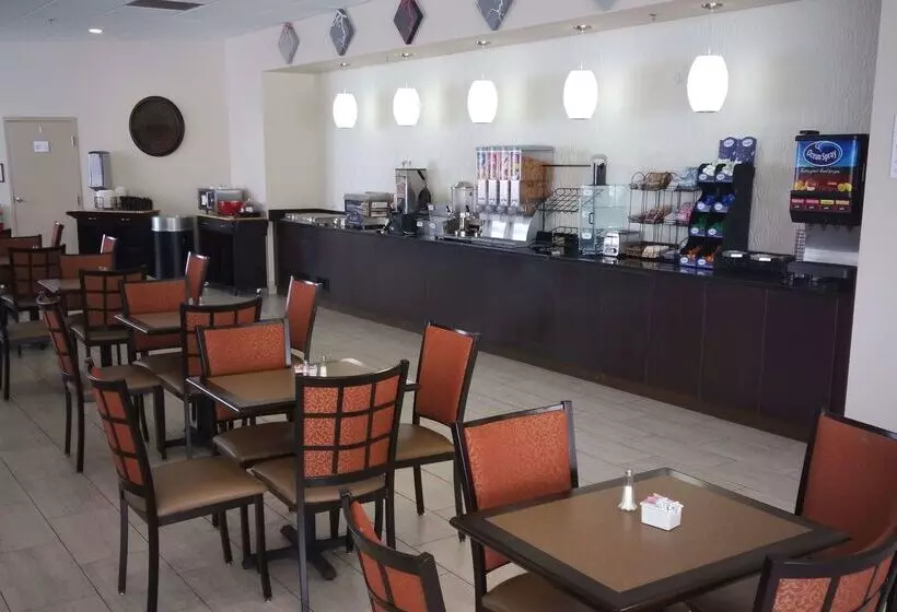 Отель Ramada  & Conference Center By Wyndham Lexington North