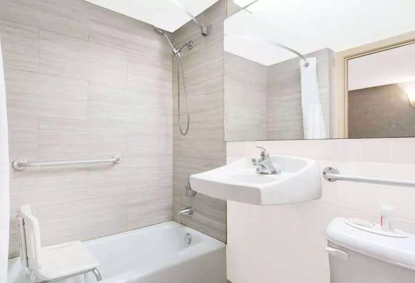 Отель Ramada  & Conference Center By Wyndham Lexington North