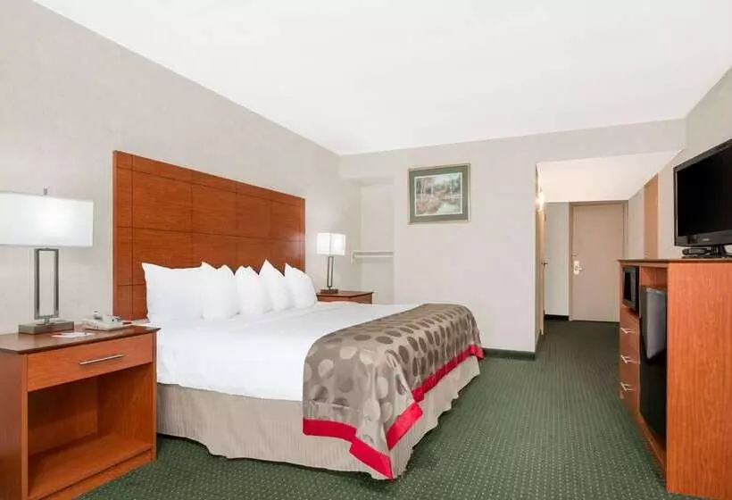 Отель Ramada  & Conference Center By Wyndham Lexington North