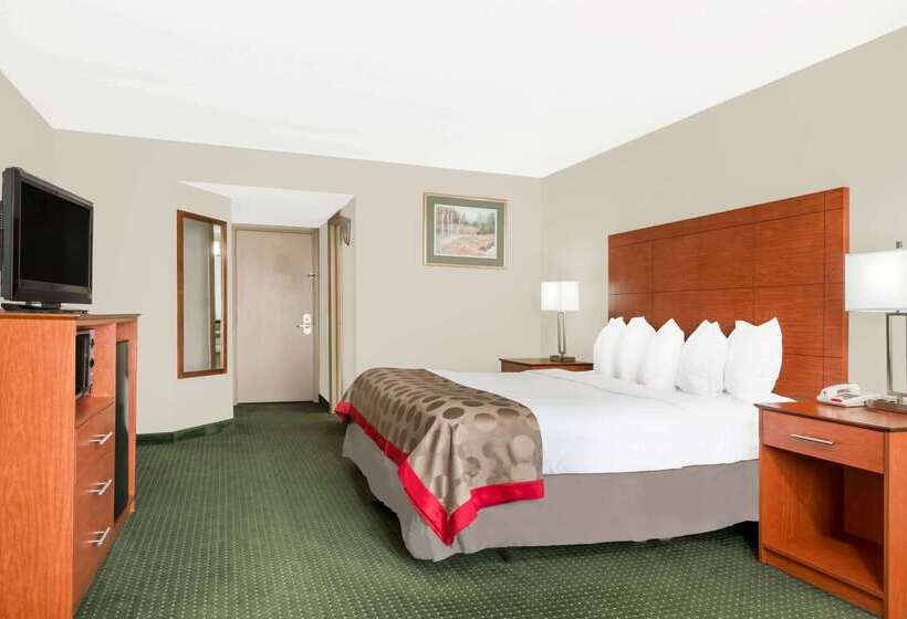 فندق Ramada & Conference Center By Wyndham Lexington North