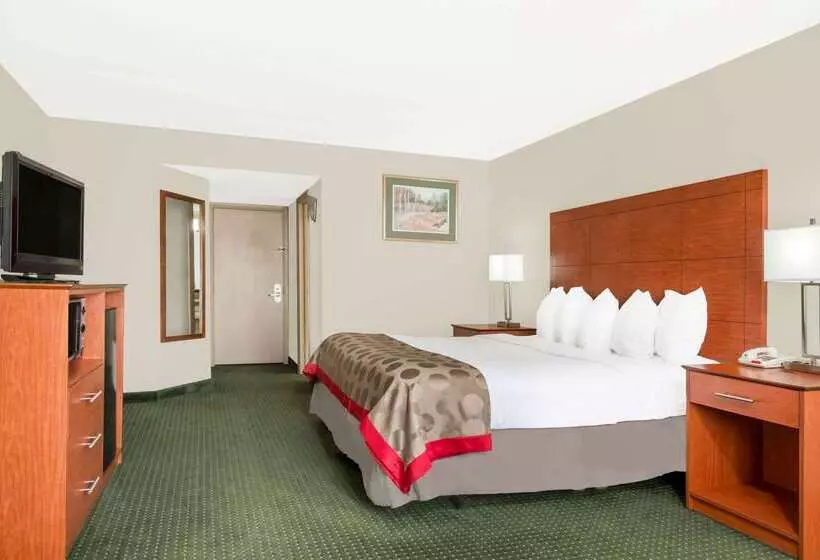 Отель Ramada  & Conference Center By Wyndham Lexington North