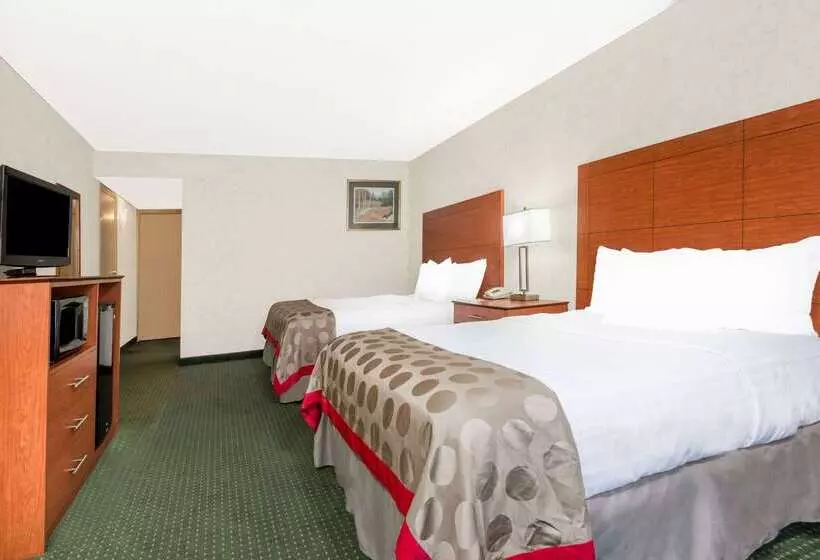 Отель Ramada  & Conference Center By Wyndham Lexington North