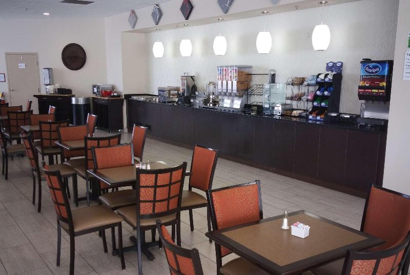 فندق Ramada & Conference Center By Wyndham Lexington North