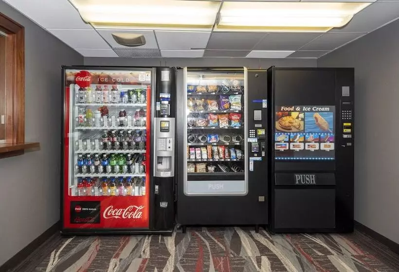 فندق Red Roof Inn & Suites Wilmington – New Castle