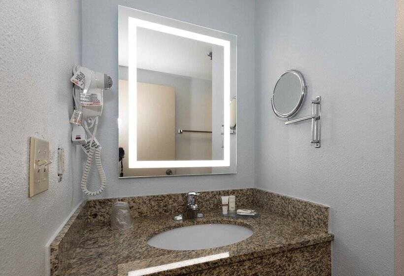 Otel Red Roof Inn & Suites Wilmington – New Castle