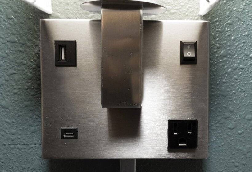 Otel Red Roof Inn & Suites Wilmington – New Castle