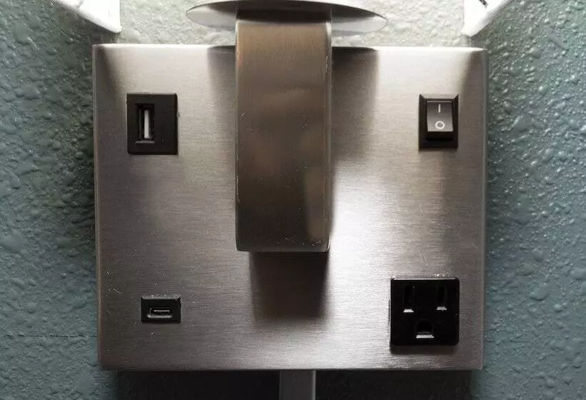 فندق Red Roof Inn & Suites Wilmington – New Castle