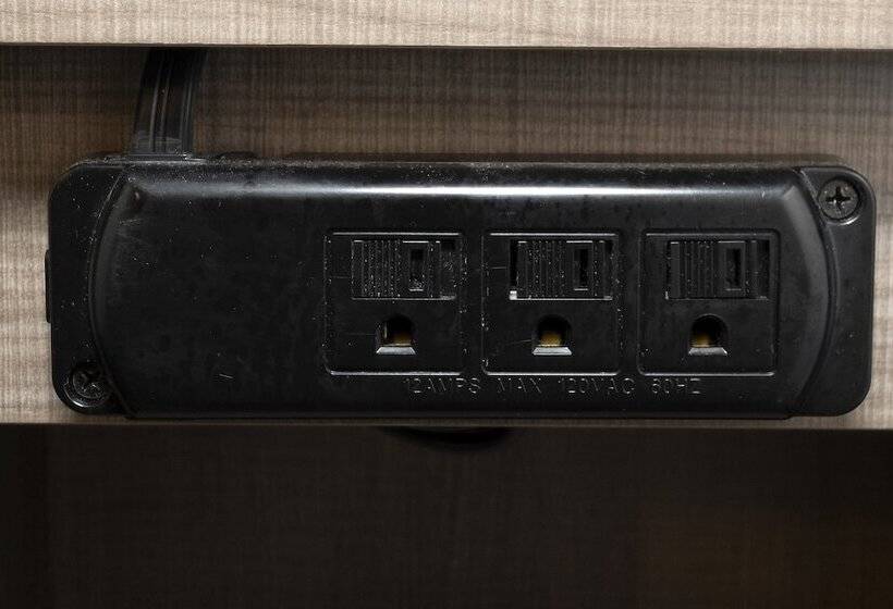 Otel Red Roof Inn & Suites Wilmington – New Castle