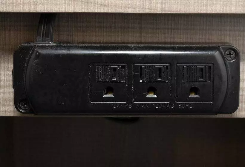 فندق Red Roof Inn & Suites Wilmington – New Castle