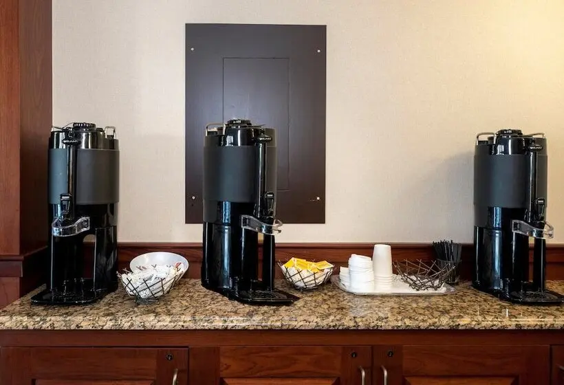 Hotelli Red Roof Inn & Suites Wilmington – New Castle