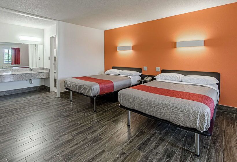 Motel 6 Staunton, Va