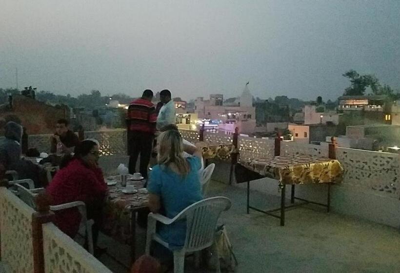 هتل Sai Palace Walking Distance From Taj Mahal  View Of Taj Mahal