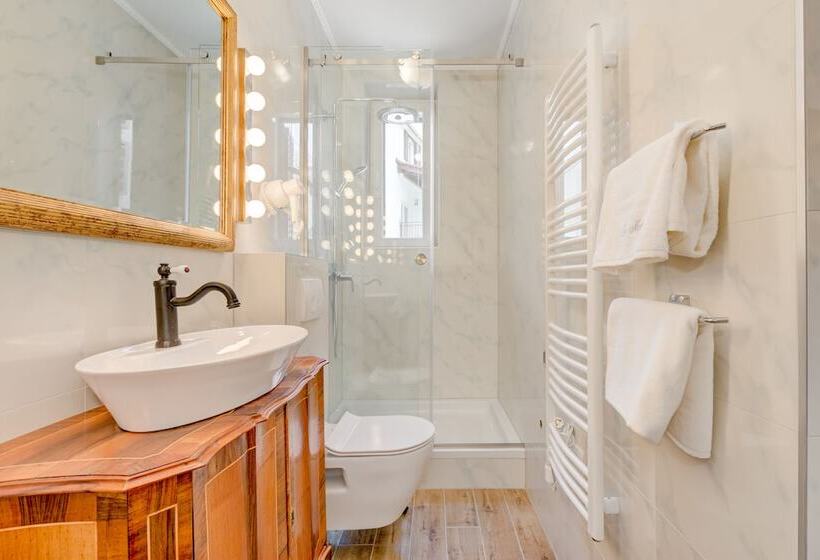 Otel Le Monde Luxury Accommodation