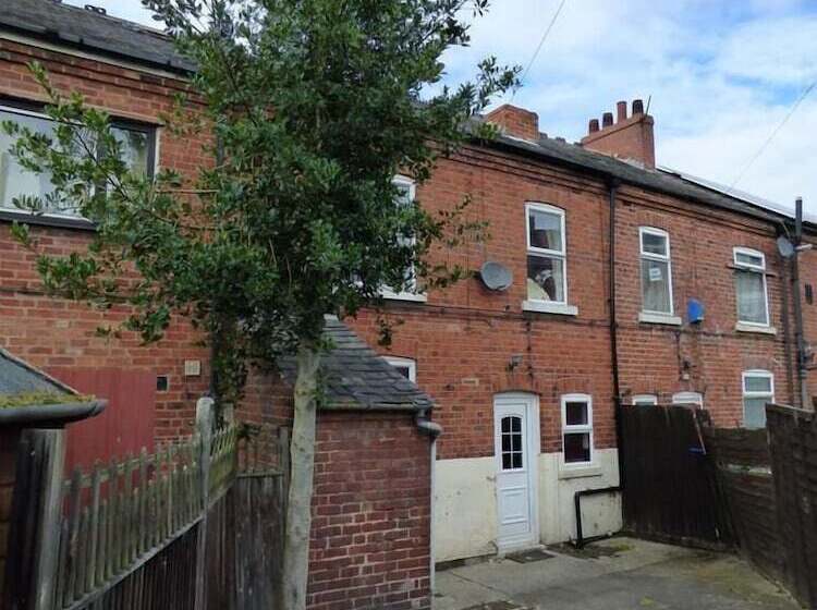 بنسيون Staveley House