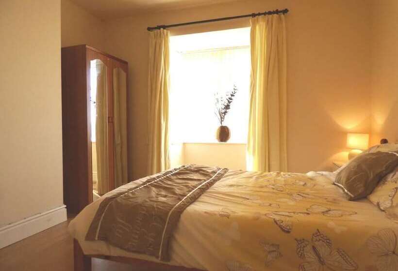 بنسيون Staveley House