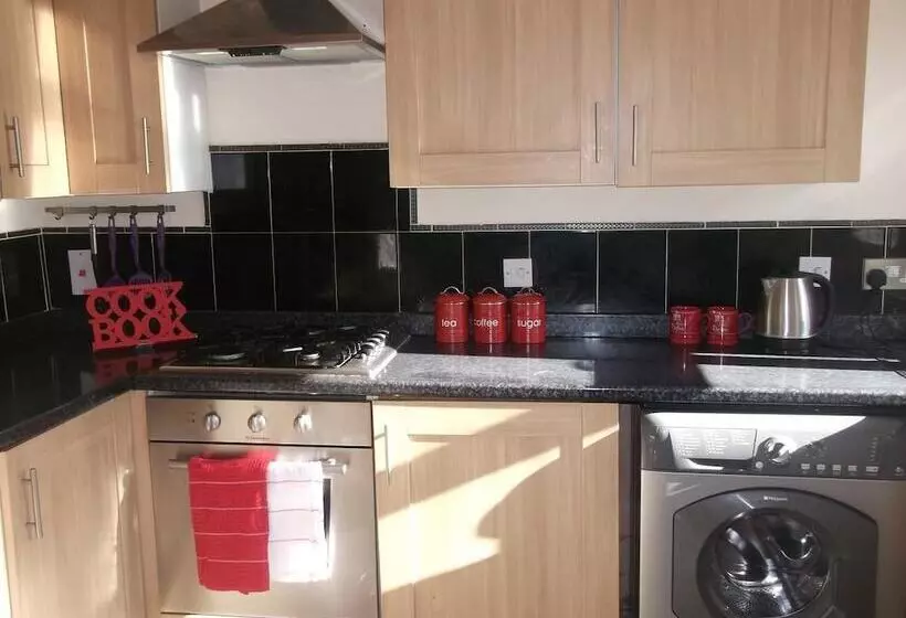 پانسیون Staveley House