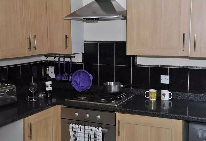 پانسیون Staveley House