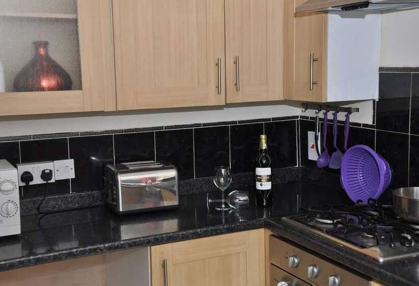 بنسيون Staveley House