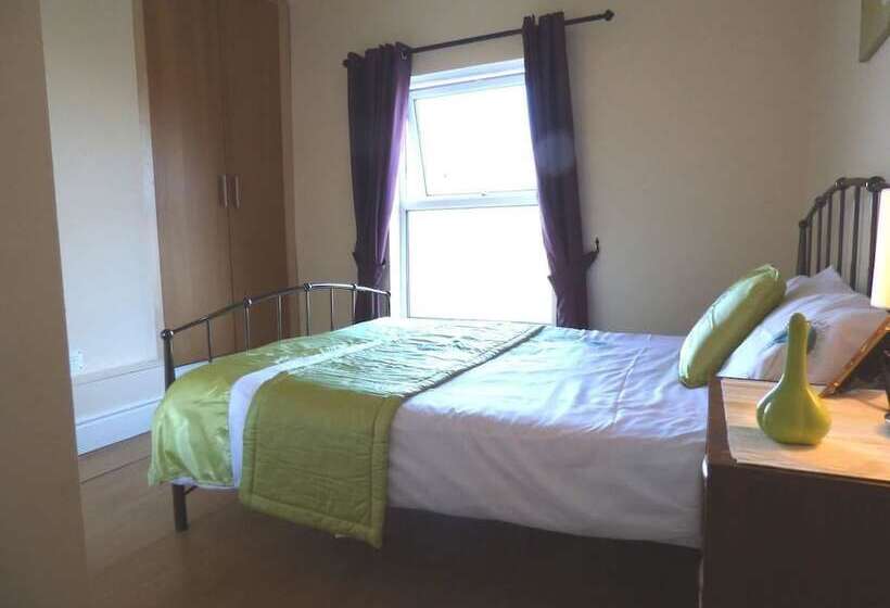 بنسيون Staveley House