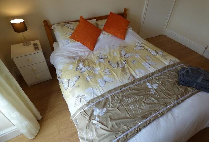 بنسيون Staveley House