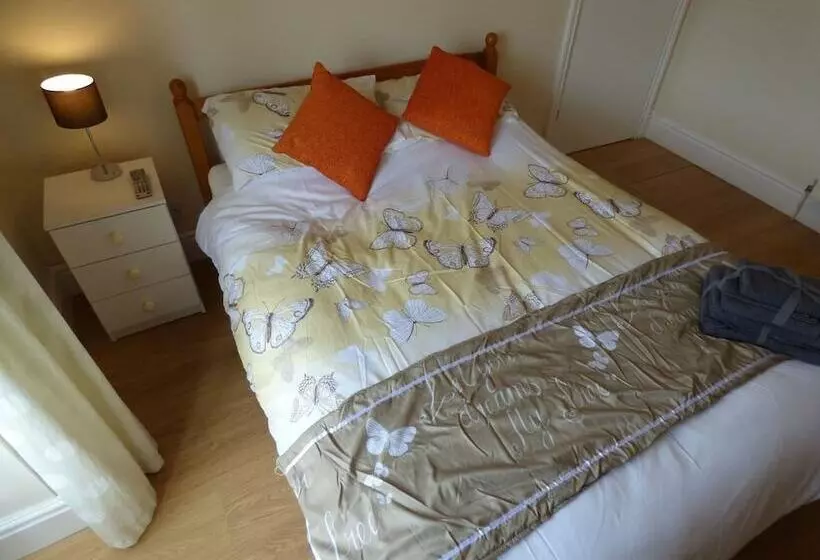 پانسیون Staveley House