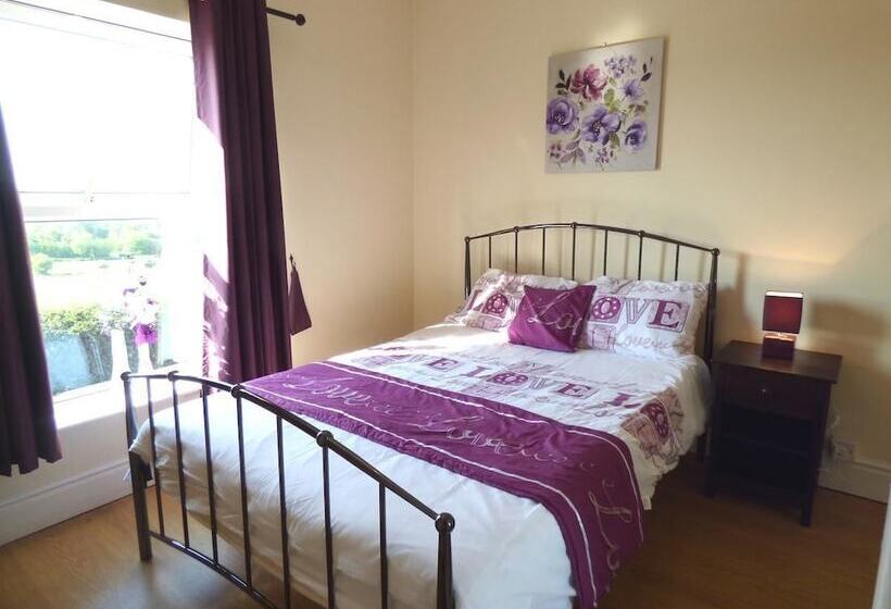 بنسيون Staveley House