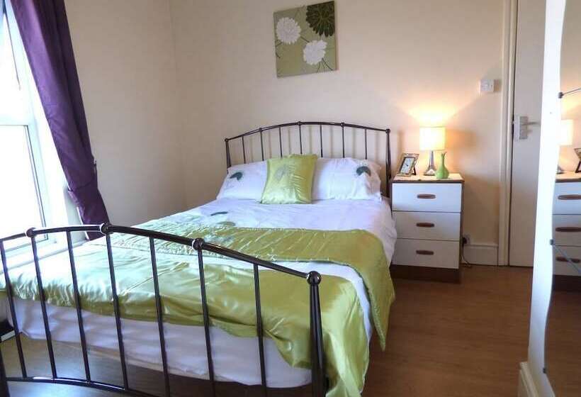 بنسيون Staveley House