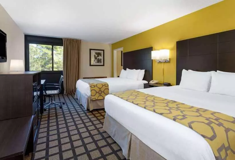 Hotel Baymont By Wyndham Queensbury/lake George