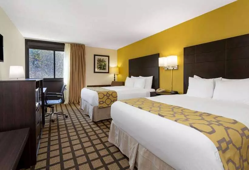 Hotel Baymont By Wyndham Queensbury/lake George